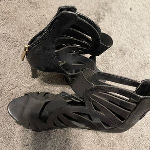 Guess black heels